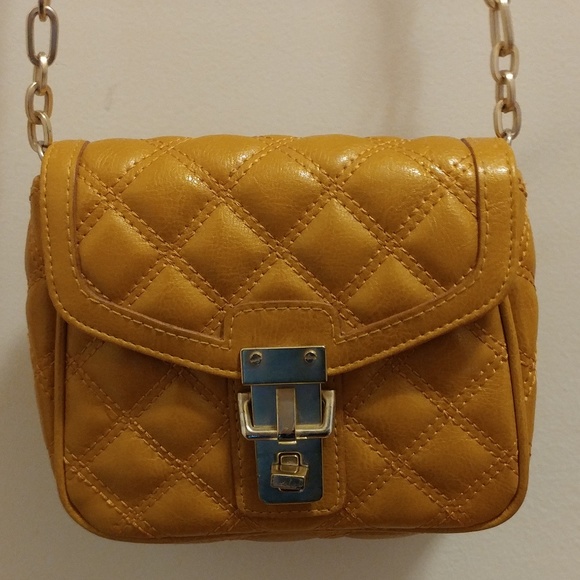 Banana Republic Handbags - BANANA REPUBLIC SMALL TAN QUILT CROSSBODY HANDBAG